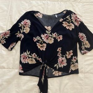 Women’s Floral Tie Up Crop Top Size M